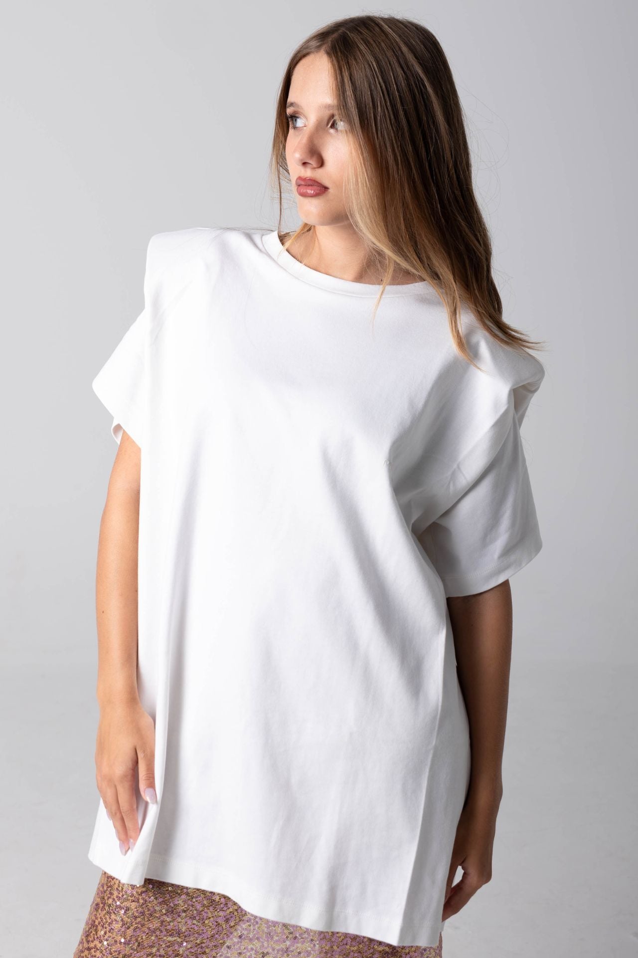 T-shirt Oversized com Ombreiras  em Algodão